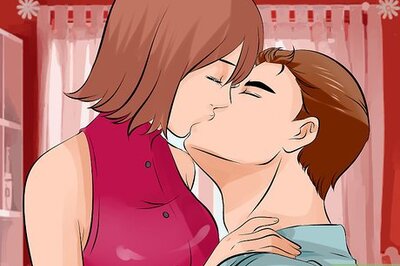 How to Turn a Guy on While Making Out