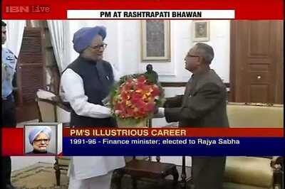 PM Manmohan Singh submits his resignation to the President