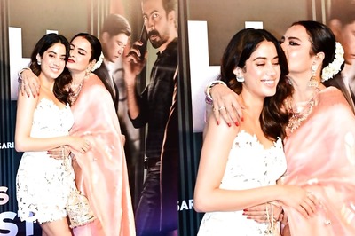 Rekha Kisses Janhvi Kapoor As They Share Heartwarming Moment at Ulajh Premiere; Pics Go Viral