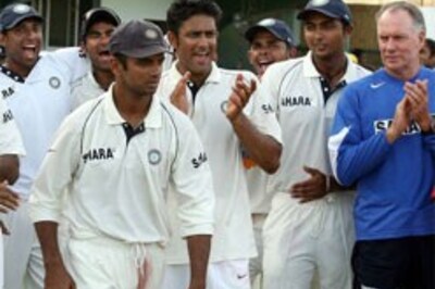 Cricketers bat for 7/11 blast victims