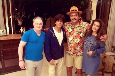 Ravi Shastri Parties With Shah Rukh Khan, Raveena Tandon in Alibaug, Calls it ‘Heaven’