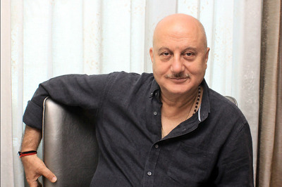 Anupam Kher Visits FTII Campus Unannounced, Assures Students He's On Their Side