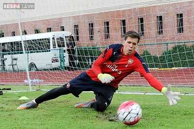 Wojciech Szczesny moves from Arsenal to AS Roma