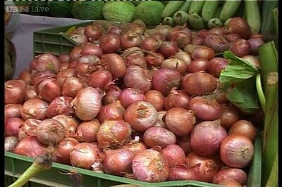 Centre cuts minimum export price of onion to USD 350 per tonne