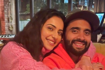 Rakul Preet Singh's Mom-Dad Greet Paps, CONFIRM She'll Pose With Jackky Post Wedding Tomorrow