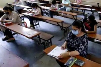 NEET 2022: Past Years Toppers Recommends Books to Crack Medical Entrance