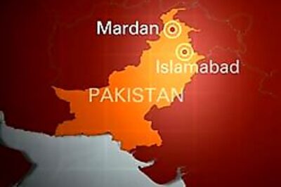 Suicide bomber kills 13 near Pak army centre