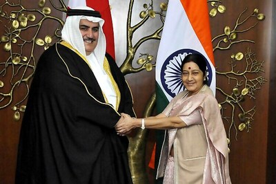 Bahrain's Foreign Minister accompanies Swaraj to temple