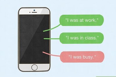 How to Tell if a Girl is Bored of Texting You: 14 Common Signs