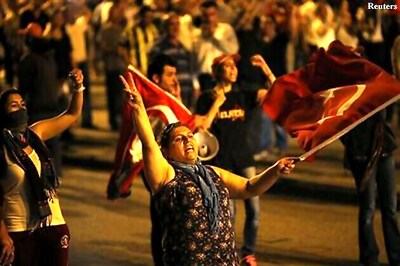 Small anti-government protests rumble on in Turkish capital