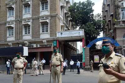 Mumbai: Man Attacks Traffic Cop When Stopped for Driving Bike Without Helmet