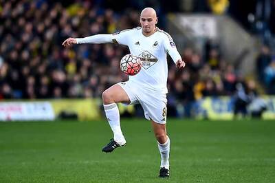 Newcastle United sign Swansea City midfielder Jonjo Shelvey