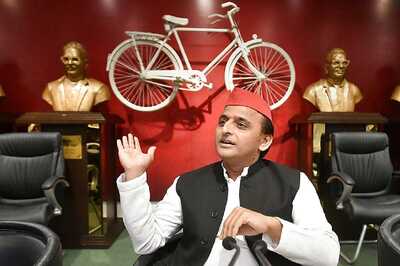 Drubbed for 'BJP Vaccine' Remark, Akhilesh Says Govt Shouldn’t Make 'Spectacle' Out of Vaccination Drive