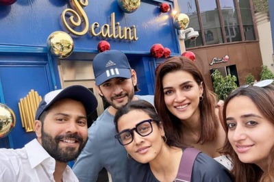 Mahesh Babu Enjoys New Year Lunch With Varun Dhawan, Wife Natasha and Kriti Sanon; Photo Goes Viral