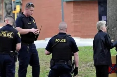 US Mother, Her Three Daughters Killed in Suburban Chicago Shooting; Suspect Held