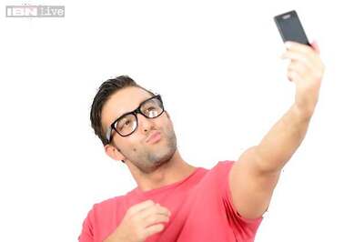 Duckface hints at emotional instability; low angle signifies awesomeness: How selfies reveal personalities