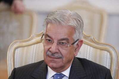 Pakistan Foreign Minister Khawaja Muhammad Asif's Face Blackened with Ink by Religious Fanatic