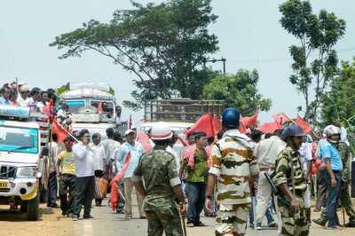Bengal: Bombs Hurled as Violence Continues Over Nomination Filing for Panchayat Polls