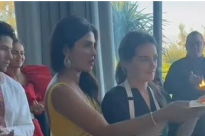 Priyanka Chopra's Unseen Video of Diwali Aarti with Her American Chef Makes Indian Fans Proud