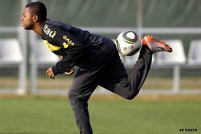 Robinho dances to Brazil's tune