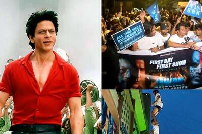 Jawan Fever Grips Mumbai's Gaiety Theatre As SRK Fans Celebrate FDFS With Firecrackers, Dhols