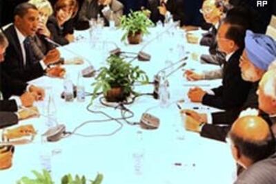 Last-ditch efforts to salvage climate talks, PM back at venue