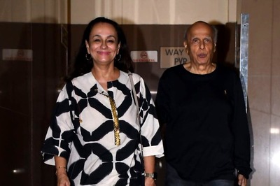 Mahesh Bhatt Goes On a 'Jawan' Date With Soni Razdan, Tells Paps 'Chal Na' After They Block His Way