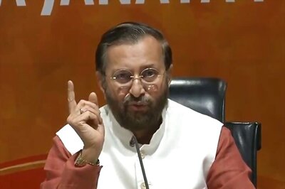 Rajiv Gandhi Had Also Dubbed Oppn as ‘Scorpion’ in 1984: Javadekar’s Jibe at Shashi Tharoor