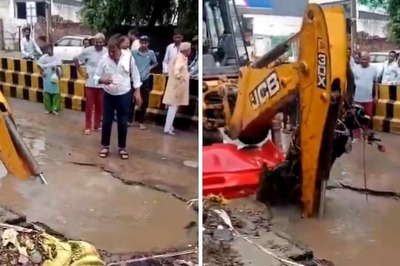 ‘Gurugram Is Not For Beginners’: Delivery Agent Swims To Safety After Falling Into Road Cave-In