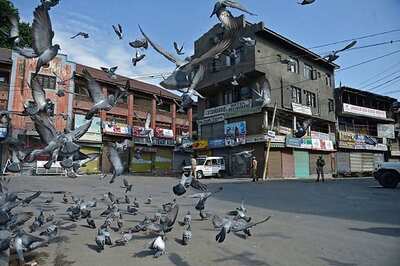 One Killed in Pulwama Clashes, Curfew Continues in Valley