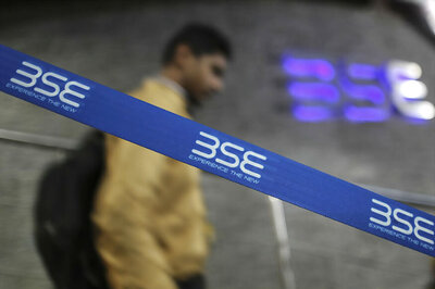 Sensex Drops 120 Points in Late Selloff; Bank, Auto Stocks Drag