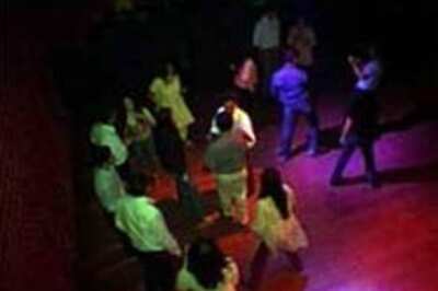 Mumbai restaurant roof collapses, traps 6