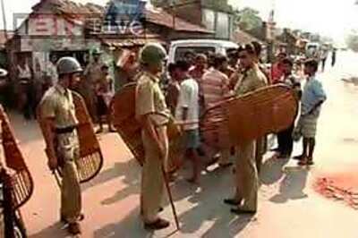 Two police officials arrested for extortion in New Delhi