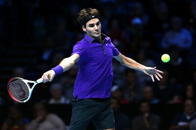 Federer beats Ferrer to reach World Tour semis