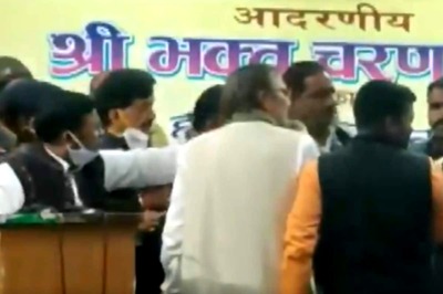 Bihar Congress Meet Turns Ugly, Party Workers Hurl Chairs, Raise Slogans Against Senior Leader