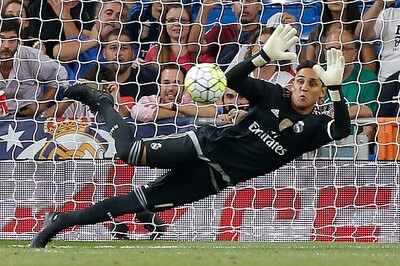 Real Madrid coach Benitez backs goalkeeper Navas