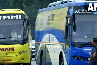 Jharkhand Crisis: Buses Carrying MLAs Leave Soren's Home Amid Poaching Fears, Sources Say They're Going to Khunti, Cong Meeting at 8:30 pm