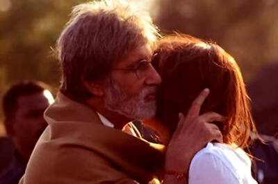 Snapshot: Kareena and Amitabh's warm hug on Satyagraha sets