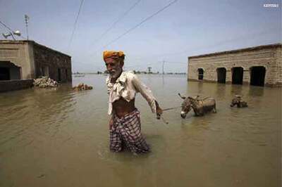 Pak floods leave 1600 dead, 2 million homeless