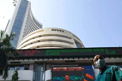Sensex Ends 372 pts Lower, Nifty Below 18,200; LIC Housing falls 6%; Smallcaps Outperform