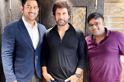 'Chiyaan' Vikram Meets 'Thala' MS Dhoni in Chennai, Posts Picture of Fan Moment