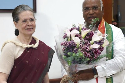 Sonia Gandhi to Attend Prez Address as Kharge, Other Cong MPs Stuck in Srinagar