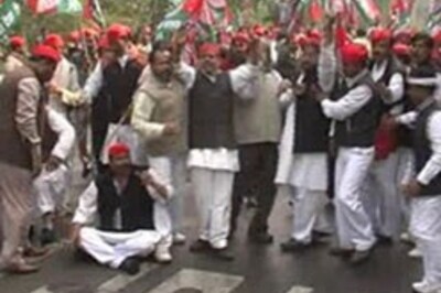 Samajwadi Party workers held on the way to Mayawati's village