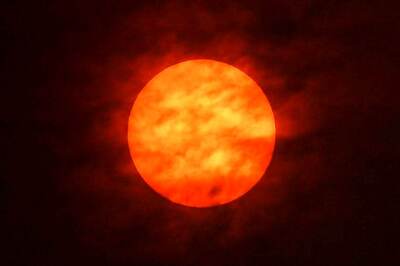 Astronomers Discover Bizarre Star That Won't Die