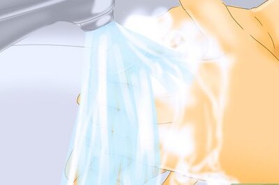 How to Take Out Contact Lenses Without Touching Your Eye