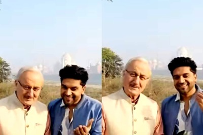 Guru Randhawa Turns Romantic Song Teacher for Anupam Kher As They Shoot Near Taj Mahal; Watch Video